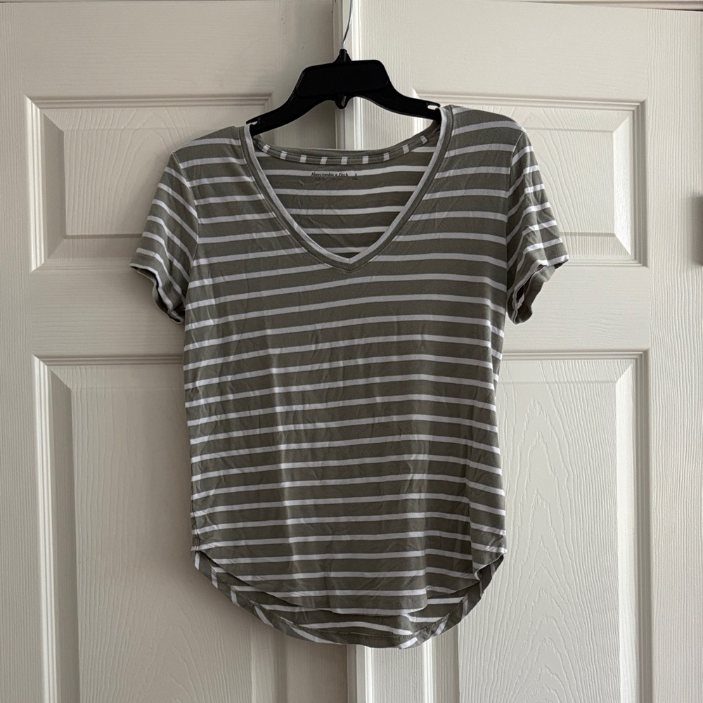 Abercrombie & Fitch Gray Striped Tee